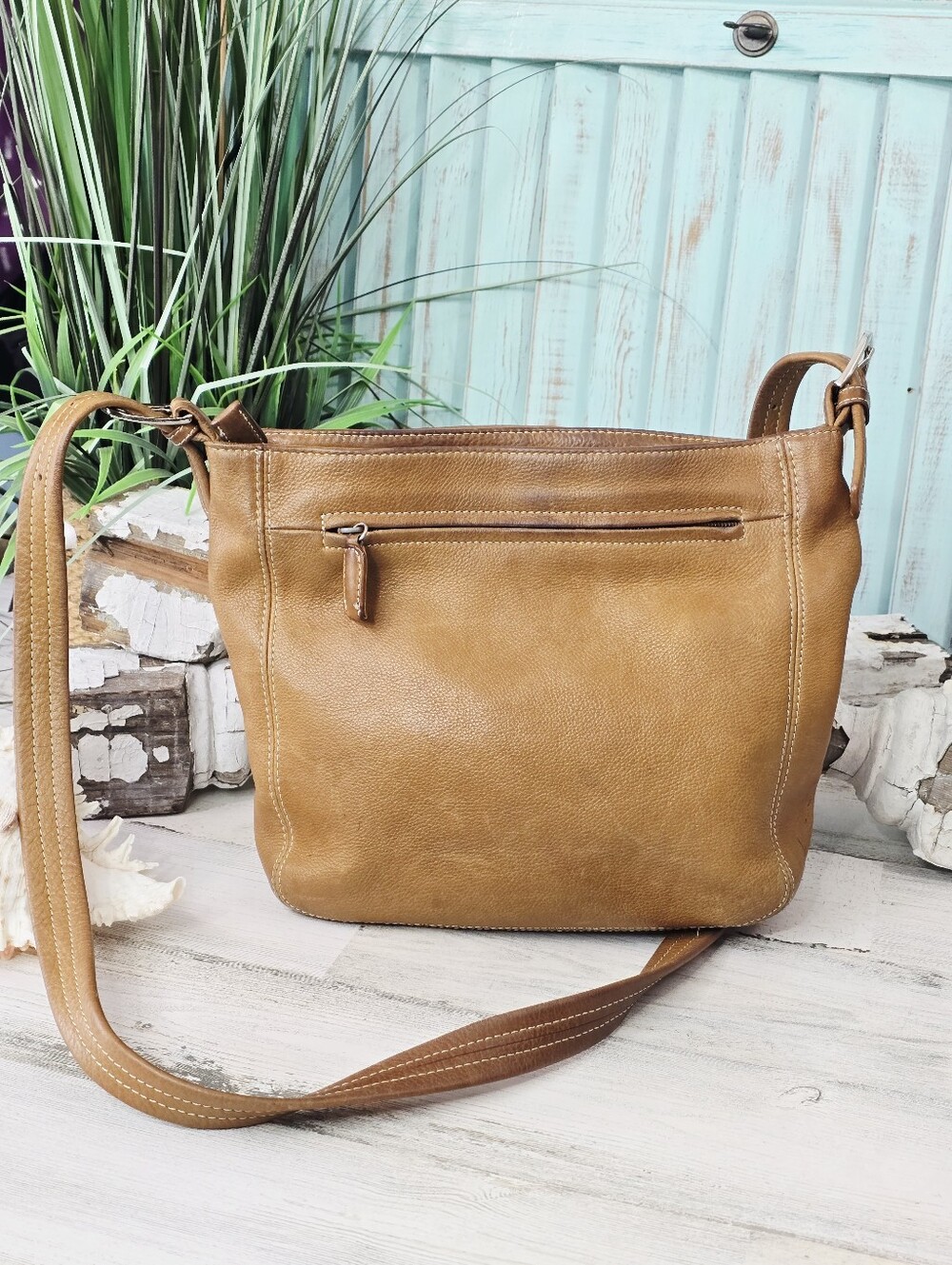 Tignanello Tan Pebbled Leather Crossbody Shoulder Bag Vintage Stitching
